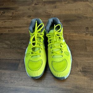 New Balance pickleball/tennis court shoes bright, structured, support, size 8.5